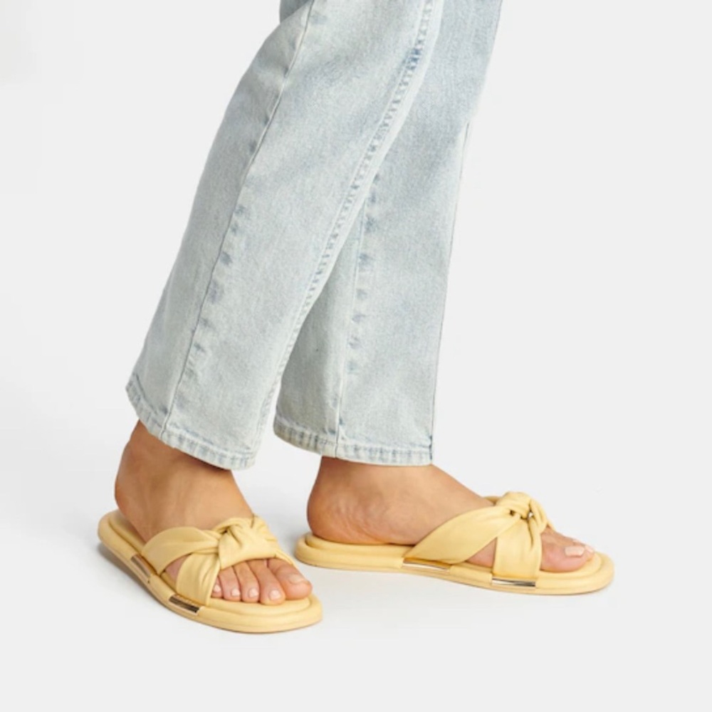 Coach Brooklyn Sandals size 7.5 NWOT